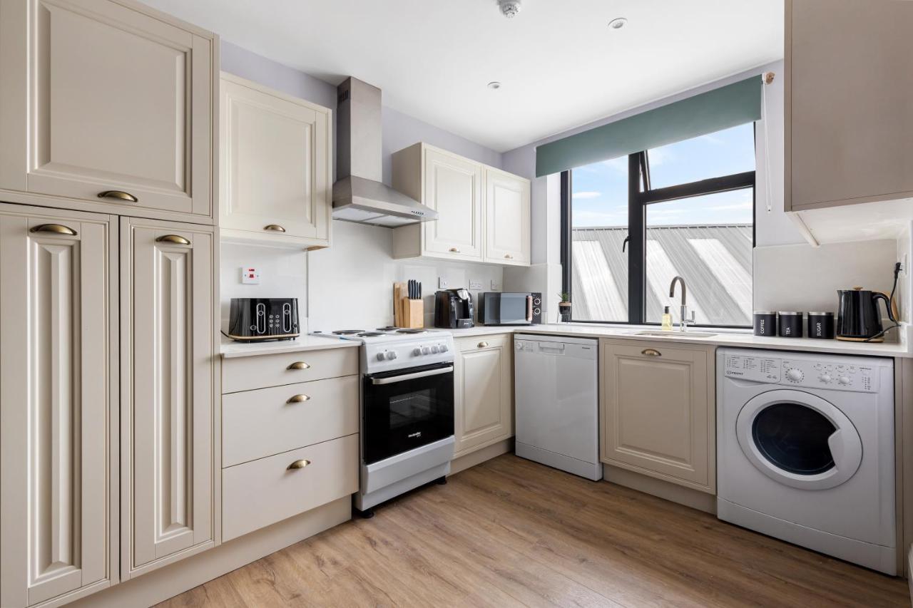 Stylish & Spacious 3 Bed Apartment With Fast Wifi, Close To Tube & Wembly 伦敦 外观 照片