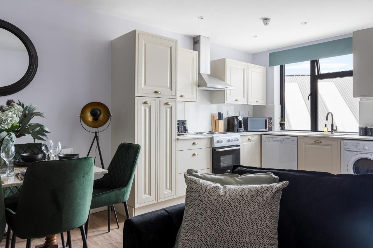 Stylish & Spacious 3 Bed Apartment With Fast Wifi, Close To Tube & Wembly 伦敦 外观 照片